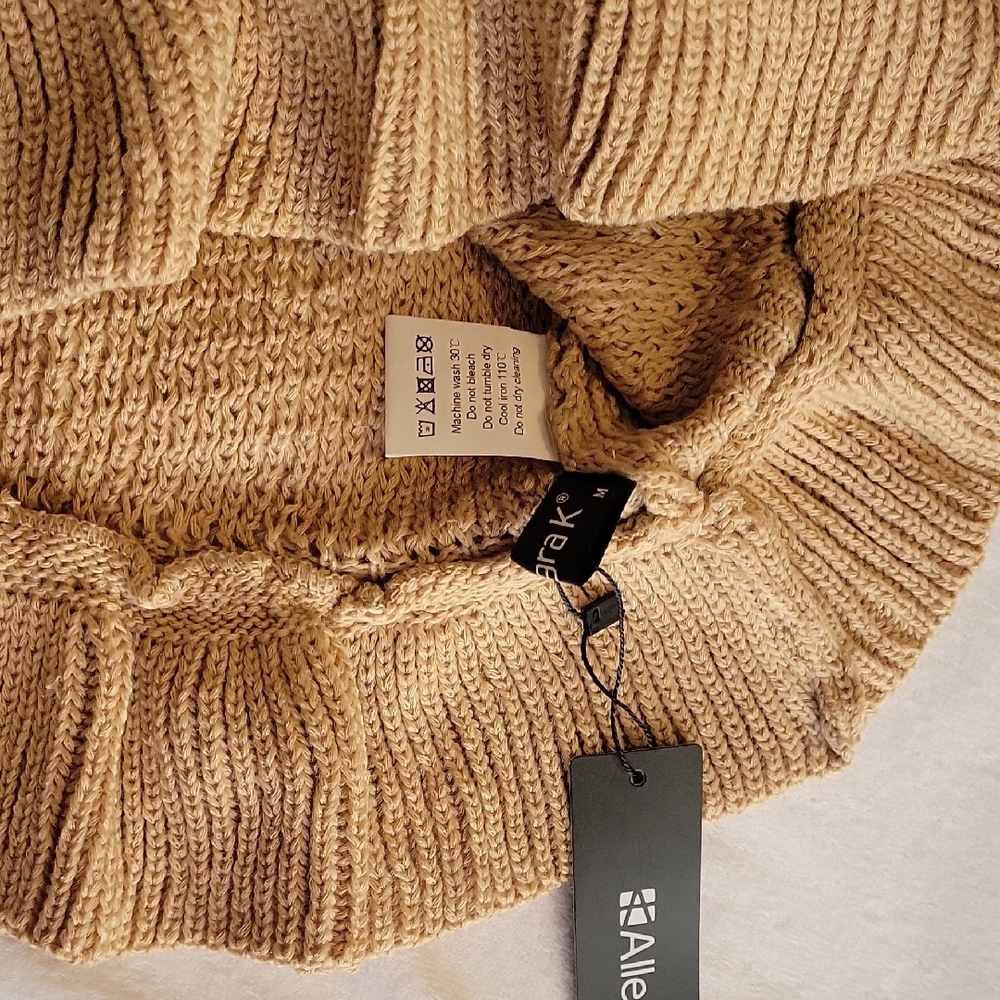 Knit Dress with Ruffles - Picture 5 of 6
